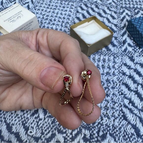 Avon Gold Earrings with Red Accents - Picture 1 of 4